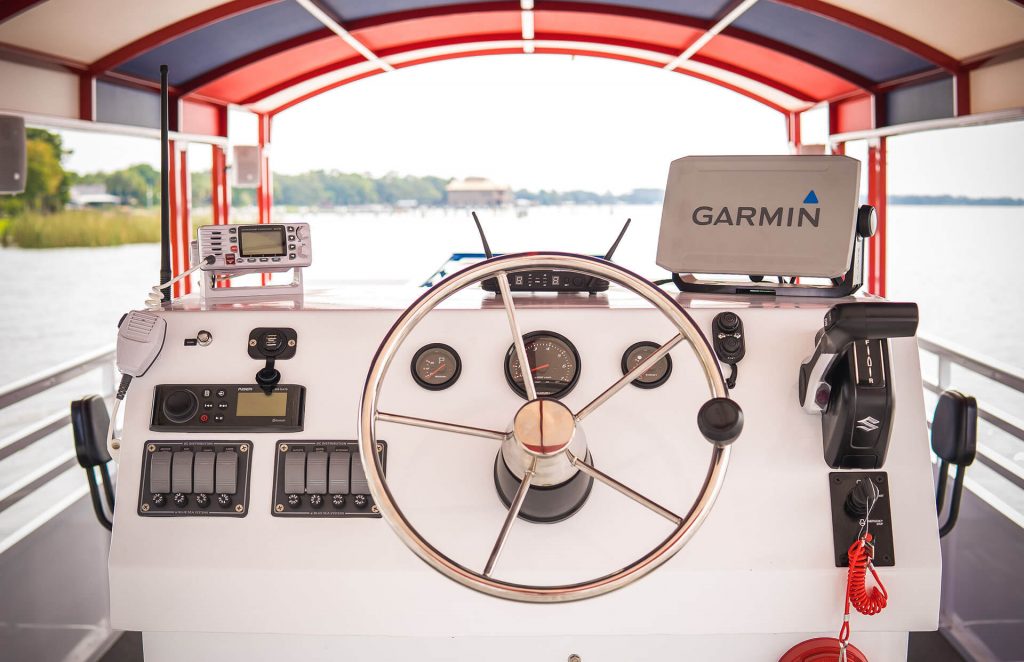 Steering wheel and helm of a TourCraft vessel