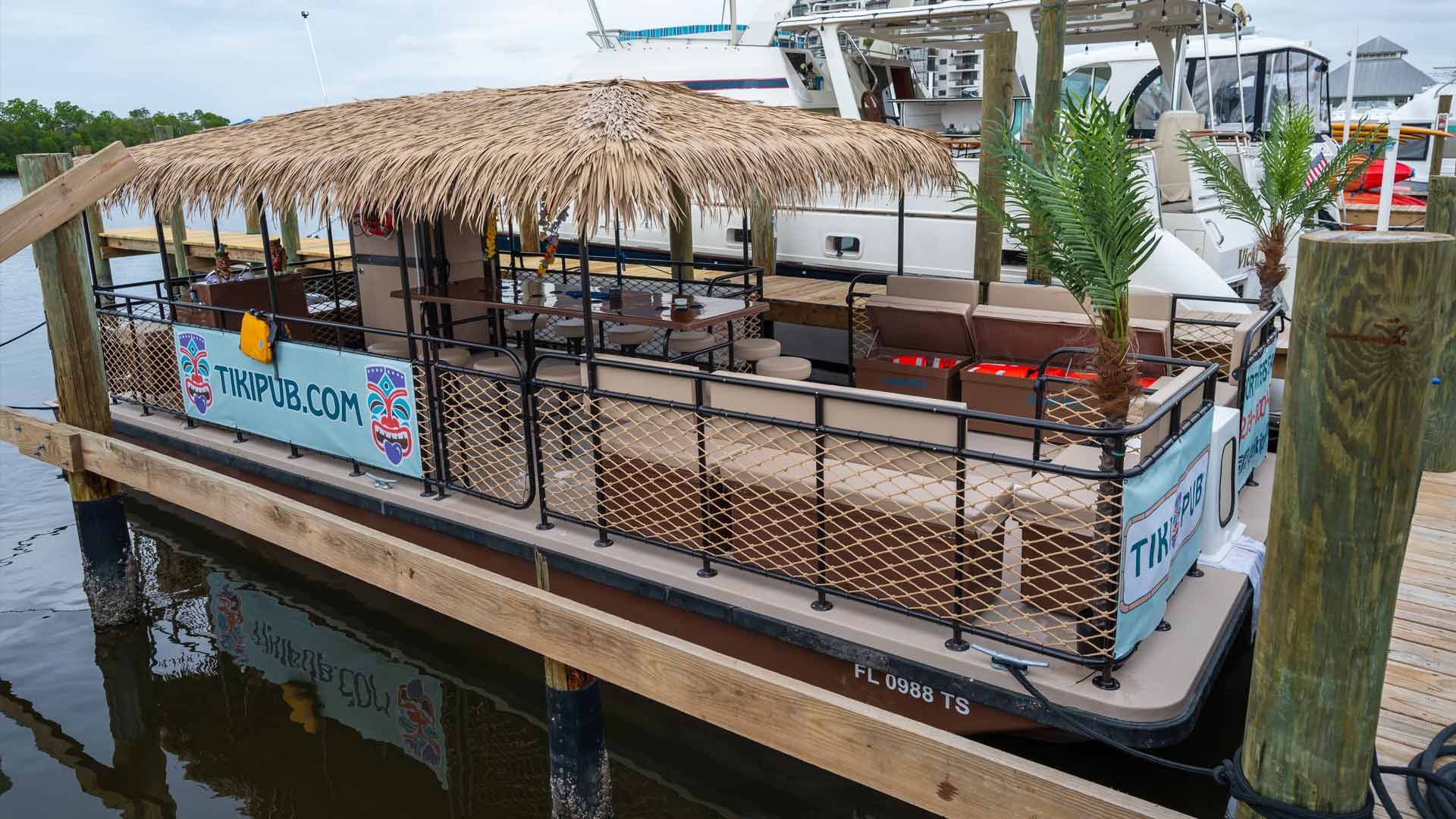 Tiki Boat 32
